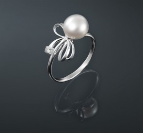 Серебряное кольцо с жемчугом фианиты к-130810: белый пресноводный жемчуг, серебро 925°