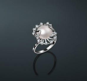 Серебряное кольцо с жемчугом фианиты к-1947: белый пресноводный жемчуг, серебро 925°